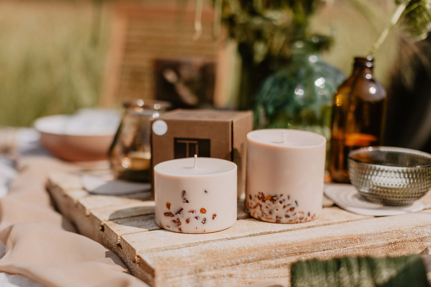 Rankų darbo sojų vaško žvakė su liepų žiedų ir medaus kvapu