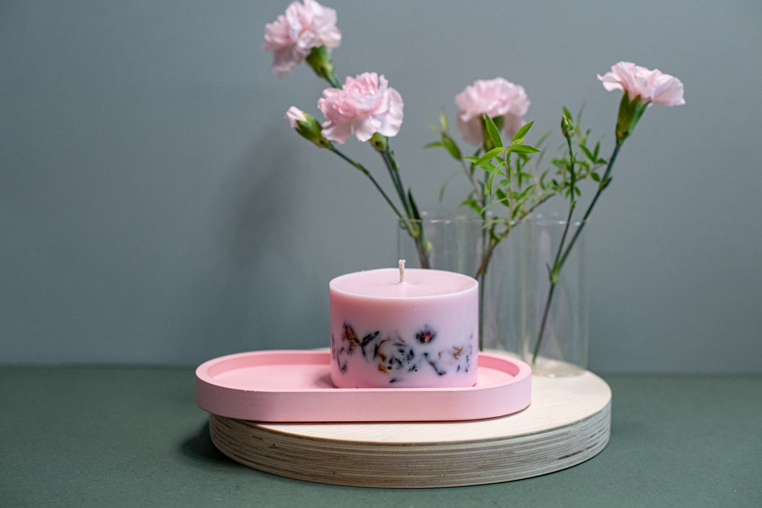 Rankų darbo sojų vaško žvakė su bijūnų kvapu