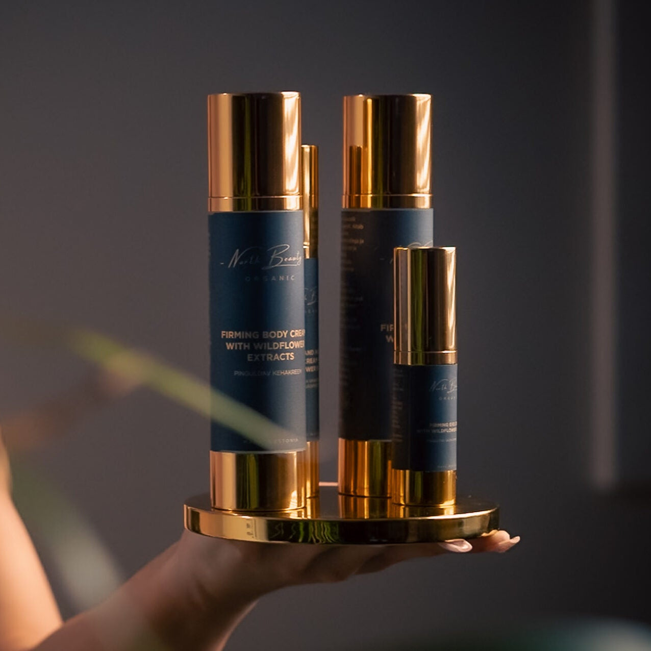 Stangrinamasis paakių kremas su hialurono rūgštimi ir gėlių ekstraktais, 15ml