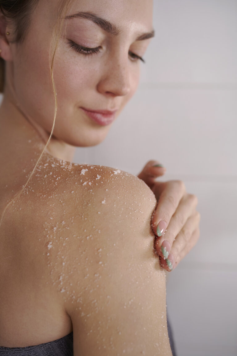 Levandų kūno šveitiklis su greipfrutų eteriniu aliejumi - 250 ml